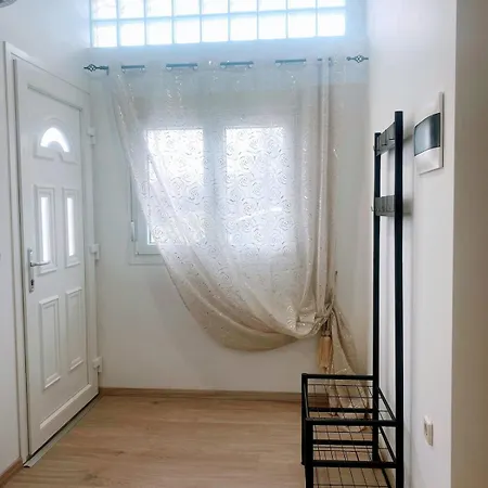 Mariaggela's Little House Theológos