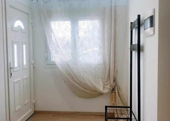 Mariaggela's Little House Theológos